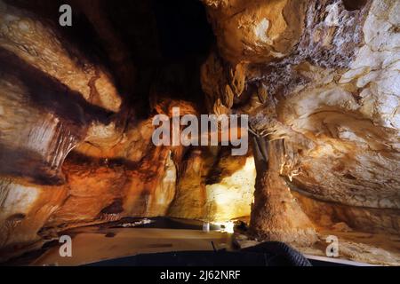 La grotta Cosquer è un tesoro archeologico sommerso nel torrente di Marsiglia. Questa grotta scoperta nel 1990s dal subacqueo Henri Cosquer include più di 270 opere d'arte preistoriche, tra cui rappresentazioni uniche di pinguini, foche e meduse.a causa dell'aumento delle acque a causa del riscaldamento globale, la grotta scomparirà. La costruzione della sua risposta rimarrà in futuro l'unica testimonianza di questo tesoro dell'umanità. Costruito nella costruzione della villa mediterranea a Marsiglia, l'apertura al pubblico è prevista per il 4 giugno 2022. Marsiglia, Francia meridionale, Foto Stock