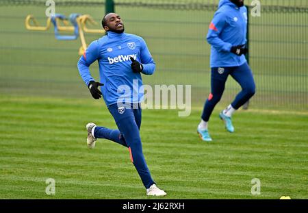 Rush Green London, Regno Unito. 27th Apr 2022. Michail Antonio (West Ham) durante la sessione di allenamento del West Ham presso il campo di allenamento Rush Green prima della semifinale della prima tappa di Europa League contro Eintracht Frankfurt allo stadio di Londra il 28th aprile 2022. Credit: MARTIN DALTON/Alamy Live News Foto Stock