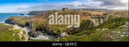 Tintagel Cornovaglia Nord durante una tempesta Foto Stock