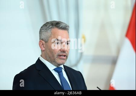 Vienna, Austria. 27th aprile 2022. Foyer stampa dopo il Consiglio dei ministri nella Cancelleria federale con il Cancelliere federale Karl Nehammer. Tema: La fornitura di gas in Austria e nell'Unione europea Foto Stock