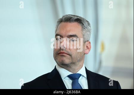 Vienna, Austria. 27th aprile 2022. Foyer stampa dopo il Consiglio dei ministri nella Cancelleria federale con il Cancelliere federale Karl Nehammer. Tema: La fornitura di gas in Austria e nell'Unione europea Foto Stock