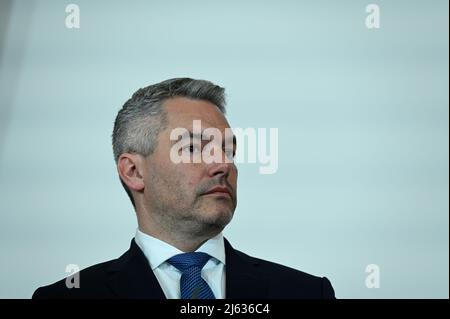 Vienna, Austria. 27th aprile 2022. Foyer stampa dopo il Consiglio dei ministri nella Cancelleria federale con il Cancelliere federale Karl Nehammer. Tema: La fornitura di gas in Austria e nell'Unione europea Foto Stock