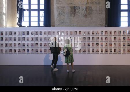 Difendere la libertà”. Un progetto militante d'arte dedicato all'Ucraina, esposto alla Scuola Grande della Misericordia di Venezia, 27 aprile 2022 Foto Stock