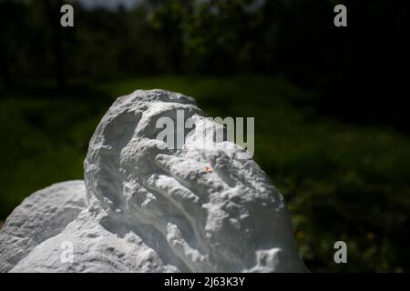 Un vecchio parco sul territorio del Museo del filosofo ucraino e poeta Gregory Skovoroda nel villaggio di Skovorodynivka, regione di Kharkiv, Ucraina Foto Stock