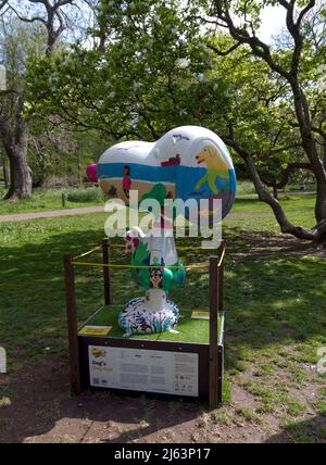 Bute Park vicino alla Summer House - Dog's Day out - Snoopy beneficenza figura, Bute Park, Cardiff. Di Emily Hilditch Foto Stock