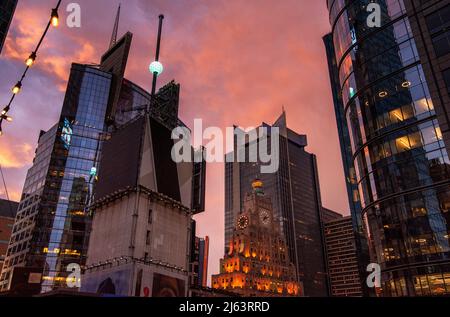 Times Square catturato dal tetto del Knickerbocker Hotel a Midtown Manhattan, New York USA Foto Stock