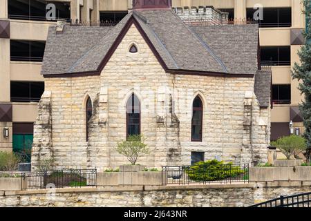 Aurora, Illinois - Stati Uniti - 25th aprile 2022: L'esterno dell'edificio Grand Army of the Republic, costruito nel 1877, nel centro di Aurora. Foto Stock