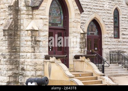 Aurora, Illinois - Stati Uniti - 25th aprile 2022: L'esterno dell'edificio Grand Army of the Republic, costruito nel 1877, nel centro di Aurora. Foto Stock