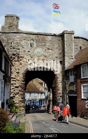 Il Landgate Rye, Sussex orientale, una delle quattro porte fortificate medievali nella città. Il Landgate è l'unico che rimane. È elencato il grado 1. Foto Stock