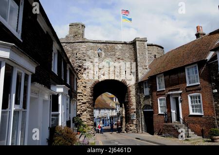 Il Landgate Rye, Sussex orientale, una delle quattro porte fortificate medievali nella città. Il Landgate è l'unico che rimane. È elencato il grado 1. Foto Stock