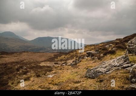 Buttermere Valley vista dal famoso fiume Haystack e dal picco di Haystack, Lake District National Park, Cumbria, Inghilterra, Regno Unito Foto Stock