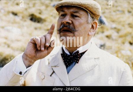 PIETRO USTINOV, MALE SOTTO IL SOLE, 1982 Foto Stock