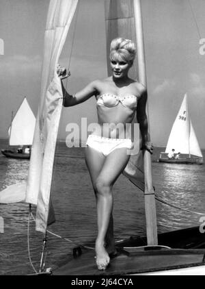 ELKE SOMMER, NON DISTURBARTI A BUSSARE, 1961 Foto Stock