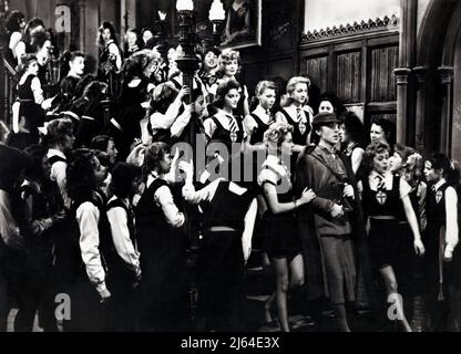 ALASTAIR SIM, OMICIDIO BLU A ST. TRINIAN'S, 1957 Foto Stock