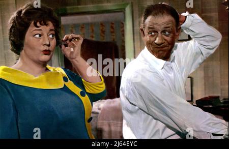 HATTIE JACQUES, SID JAMES, PROSEGUIRE SU CABBY, 1963 Foto Stock