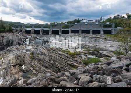 Il fiume St John dopo la diga idroelettrica a Grand Falls, New Brunswick, Canada Foto Stock