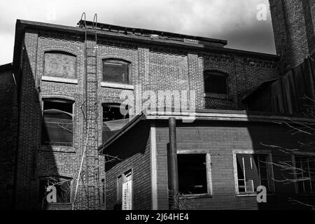 Una sezione abbandonata del vecchio complesso Lowell Textile Mills di Lowell, Massachusetts. Molti degli edifici sono stati rivitalizzati, questo è uno dei Foto Stock