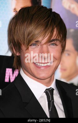 Zac Efron partecipa alla prima "Hairspray" del New Line Cinema al teatro Ziegfeld di New York il 16 luglio 2007. Photo Credit: Henry McGee/MediaPunch Foto Stock