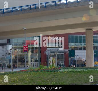 Banska Bystrica, Slovacchia - 23 aprile 2022 : Centro commerciale Europa. Centro commerciale a Banska Bystrica. EUROPA SC. Foto Stock