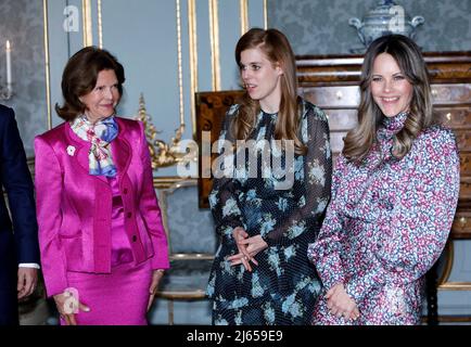 Regina Silvia di Svezia, Principessa Beatrice di York e Principessa Sofia di Svezia all'Assemblea Mondiale della Dislessia Svezia al Palazzo reale di Stoccolma, Svezia, 27 aprile 2022. Foto di Patrik C Osterberg/Stella Pictures/ABACAPRESS.COM Foto Stock