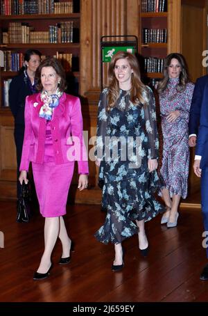 La Regina Silvia di Svezia e la Principessa Beatrice di York all'Assemblea Mondiale della Dyslessia Svezia al Palazzo reale di Stoccolma, Svezia, 27 aprile 2022. Foto di Patrik C Osterberg/Stella Pictures/ABACAPRESS.COM Foto Stock