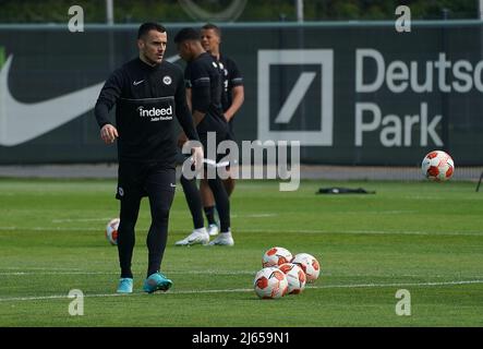 27 aprile 2022, Hessen, Francoforte sul meno: Calcio, Europa League, prima della semifinale prima tappa West Ham United, formazione Eintracht Francoforte. Filip Kostic (Francoforte) Foto: Hasan Bratic/dpa Foto Stock