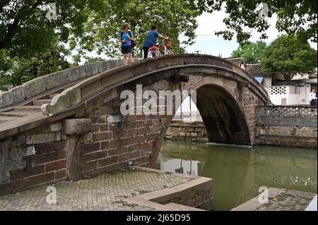 Ponti nella città antica di Jinze, vicino a Shanghai Foto Stock