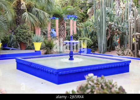 Stagno nel giardino Majorelle a Marrakech, Marocco Foto Stock