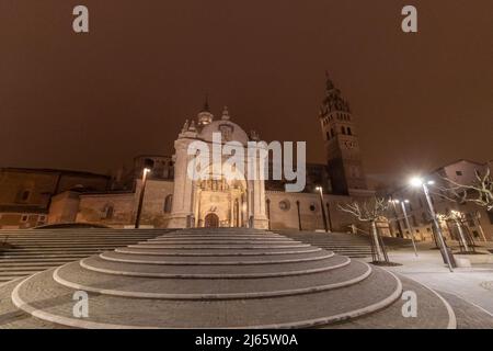 tarazona cattedrale di notte con nebbia Foto Stock