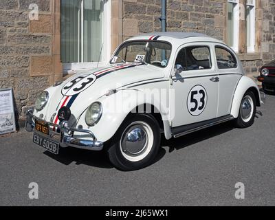 Volkswagen tipo 1 Beetle, 1,6lt, bianco, fabbricato nel 1964. Questa è una replica del film 'Herbie ride di nuovo' con Carello nebbia luci e tavole running. Foto Stock