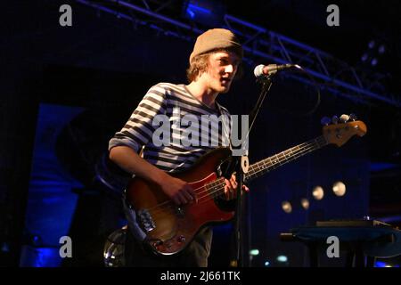 Ciampino, Italia. 27th Apr 2022. Sigi Willems of Hugs of the Sky durante il concerto di apertura delle Suore della Misericordia del 27th aprile 2022 presso l'Orion Club di Ciampino. Credit: Independent Photo Agency/Alamy Live News Foto Stock