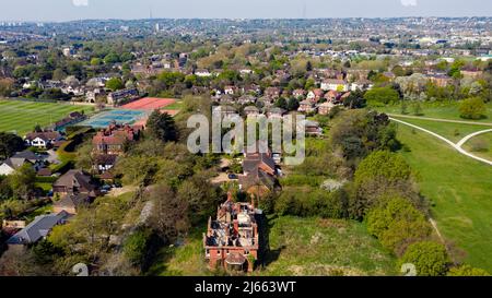 Vista aerea dell'estremità sud-occidentale del Beckenham Place Park, guardando verso Crystal Place e Lower Sydenham Foto Stock