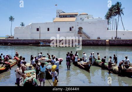 Ghana, Elmina; una vista presso l'ex fortezza degli schiavi St.George. Foto Stock