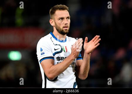 Stefan de Vrij del FC Internazionale al termine della Serie Una partita di calcio tra il Bologna FC e il FC Internazionale allo stadio Renato Dall'Ara Foto Stock