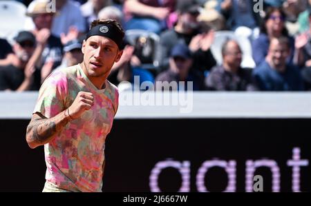 Monaco di Baviera, Germania. 28th Apr 2022. Tennis: ATP Tour - Monaco, Singoli, uomini, Round of 16. Molcan (Slovacchia) - Ruud (Norvegia). Alex Molcan in azione. Credit: Sven Hoppe/dpa/Alamy Live News Credit: dpa picture Alliance/Alamy Live News Foto Stock