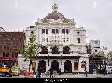 Londra, Regno Unito. 28th aprile 2022. L'iconico locale e club KOKO di Camden è previsto per riaprire le porte questo fine settimana dopo un'intensa ristrutturazione. La struttura è chiusa nel 2019 per lavori di ristrutturazione, ma nel gennaio 2020 è scoppiato un incendio che ha ritardato i lavori. Credit: Vuk Valcic/Alamy Live News Foto Stock