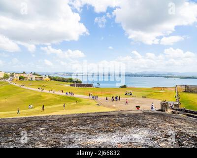 Vista dal Castillo San Felipe de Morro una fortezza del 16 ° secolo un sito storico nazionale di San Juan nella vecchia San Juan a Porto Rico Foto Stock