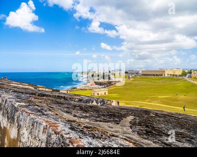 Vista dal Castillo San Felipe de Morro una fortezza del 16 ° secolo un sito storico nazionale di San Juan nella vecchia San Juan a Porto Rico Foto Stock