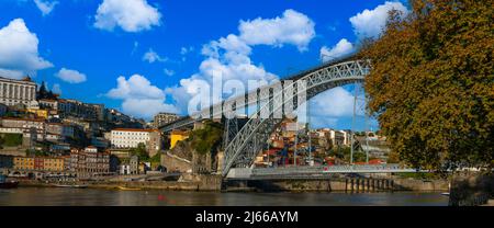 Porto, Portogallo - novembre 9 2022 - Ponte Luis i che attraversa il fiume Duoro Foto Stock