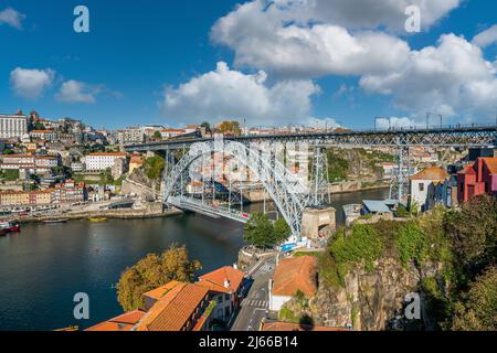 Porto, Portogallo - novembre 9 2022 - Ponte Luis i che attraversa il fiume Duoro Foto Stock