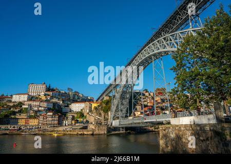 Porto, Portogallo - novembre 9 2022 - Ponte Luis i che attraversa il fiume Duoro Foto Stock