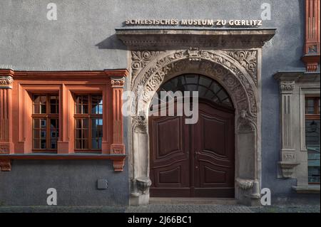 Eingangsportal vom Schoenhof, aelteste Renaissance-Bauwerk in Goerlitz, 1526, ehemaliges fuerstliches Gaestehaus, Goerlitz, Oberlausitz, Sachsen Foto Stock