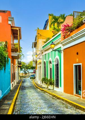 Scena di strada colorata nella vecchia San Juan Puerto Rico Foto Stock