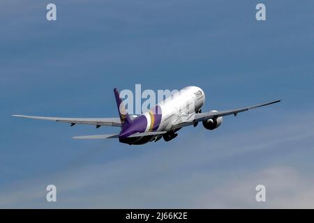 Flugzeug Thai Airways International, Boeing 777-300ER, HS-TKK, Zuerich Kloten, Schweiz Foto Stock