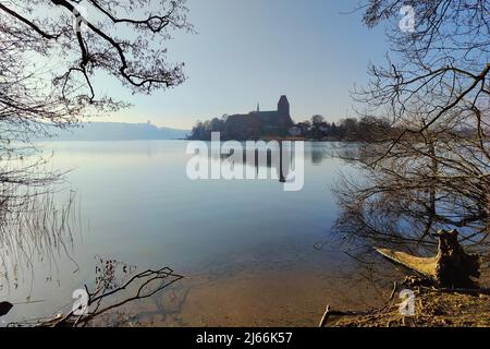 Domsee mit dem Ratzeburger Dom, Baek, Naturpark Lauenburgische Seen, Schleswig-Holstein, Deutschland Foto Stock
