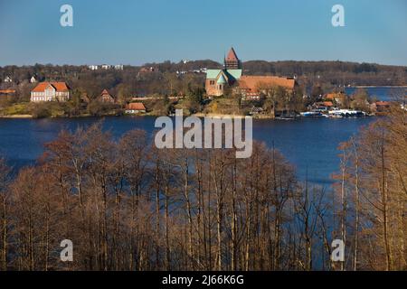 Schoene Aussicht auf Ratzeburg mit dem Domsee und dem Dom, Baek, Naturpark Lauenburgische Seen, Schleswig-Holstein, Deutschland Foto Stock