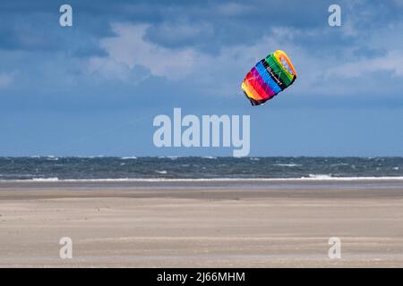 Impressionen von der Insel Borkum - Lenkdrachen / stunt kite Foto Stock
