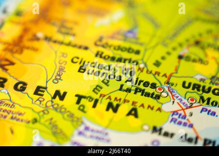 Primo piano della mappa orografica dell'Argentina centrale, con riferimenti in spagnolo. Viaggio concettuale, geografia. Approccio differenziale. Foto Stock
