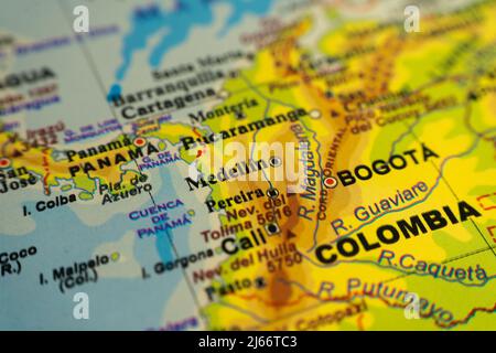 Mappa orografica di Colombia e Panama, con riferimenti in spagnolo. Concetto di cartografia, viaggi, turismo, geografia. Messa a fuoco differenziale Foto Stock