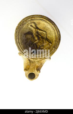 Lampada romana. 1st secolo AC - 1st secolo d.C. ceramica stampata Cordova Museo Archeologico ed Etnologico di Córdoba Foto Stock